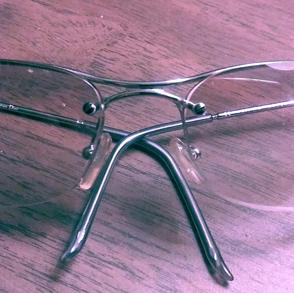 Glasses - Picture 2 of 3